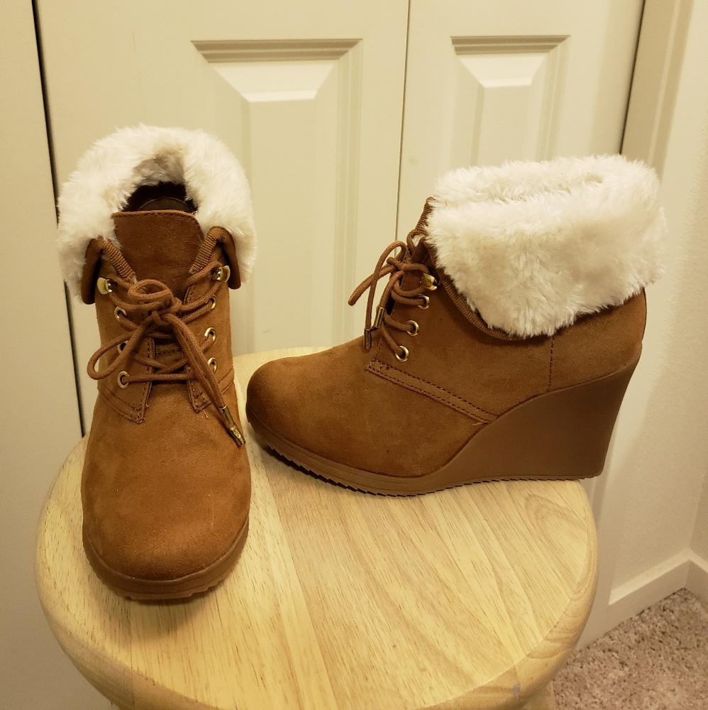 White Mountain Fur Trim boots [SOLD]